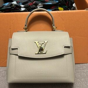 Louis Vuitton Lockme Ever Mini Griege